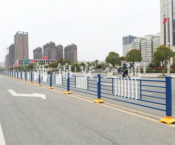 <b>创意道路护栏</b>