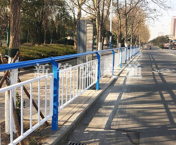 人行道护栏
