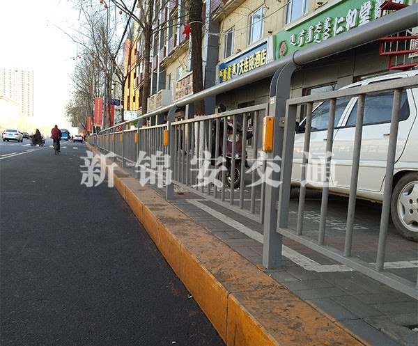 人行道护栏