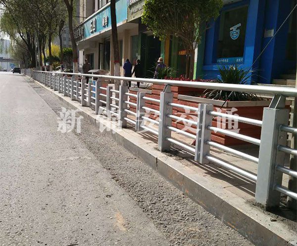 护栏案例